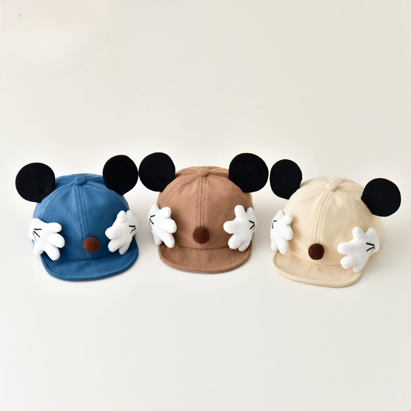 Kids playtime cap with ears and plush hands – comfortable, secure, and Instagram-worthy for little explorers.