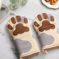 Soft Cat Paws Insulated Oven Mitt