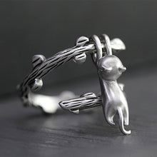 Load and play video in Gallery viewer, Vintage Style Kitty On Tree Ring [925 Sterling Silver]
