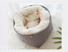 Load image into Gallery viewer, Playful Meow - 2-in-1 Detachable Felt and Wool Cozy Cat Bed- Review
