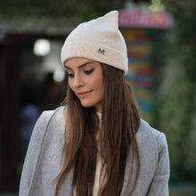 Load image into Gallery viewer, Playful Meow - Elegantly Cat Wool Beanie- Review
