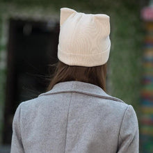 Load image into Gallery viewer, Playful Meow - Elegantly Cat Wool Beanie- Review
