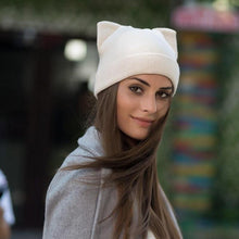Load image into Gallery viewer, Playful Meow - Elegantly Cat Wool Beanie- Review
