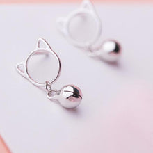 Load image into Gallery viewer, Kitty Face Earrings
