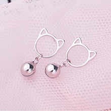 Load image into Gallery viewer, Kitty Face Earrings
