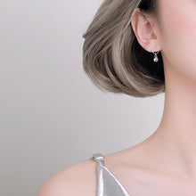 Load image into Gallery viewer, Kitty Face Earrings
