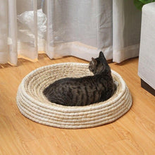 Load image into Gallery viewer, Playful Meow - Natural Straw Scratcher Cat Bed- Review
