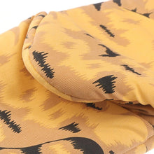 Load image into Gallery viewer, Playful Meow - Smiley Cat Oven Mitts- Review
