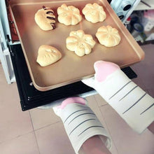 Load image into Gallery viewer, Playful Meow - Soft Cat Paws Insulated Oven Mitt- Review
