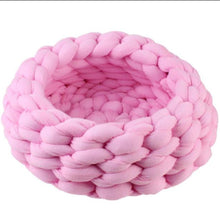 Load image into Gallery viewer, Playful Meow - Soft and Inviting Knitted Cat Bed- Review
