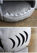 Load image into Gallery viewer, Playful Meow - The Jaw Cat Bed- Review
