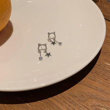 Load image into Gallery viewer, Twinkling Kitty Earrings [Clip On / Stud 925 Silver]

