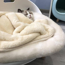 Load image into Gallery viewer, Warm and Cushy Cat Beds
